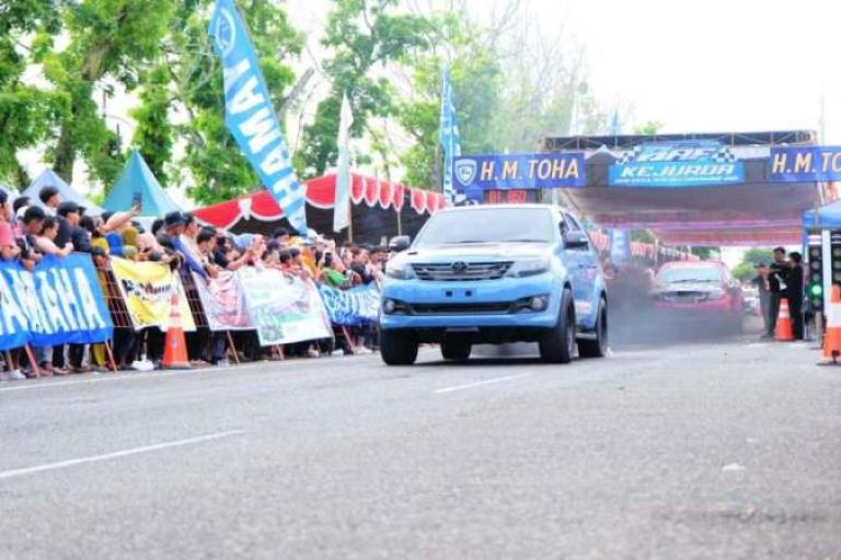 BAF Drag Race & Drag Bike Kejurda Ikatan Motor Indonesia (IMI) Provinsi Sumatera Selatan (Sumsel) Putaran II, yang digelar di Sekayu, pada hari Sabtu, tanggal 2 Agustus 2025. (BEKISARMEDIA.ID/SIKUMBANG)
