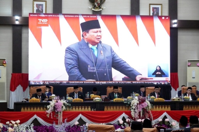 Bupati OKI, H. Muchendi Mahzareki saat mengikuti Pidato Kenegaraan Presiden Republik Indonesia, Prabowo Subianto, di Ruang Rapat Paripurna DPRD OKI, hari Jum'at, tanggal 15 Agustus 2025. (BEKISARMEDIA.ID/SIKUMBANG)