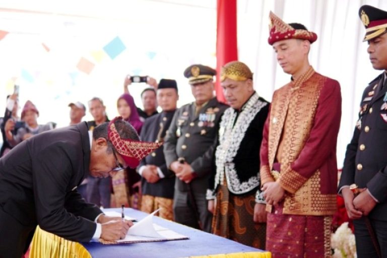 Bupati OKI, H. Muchendi Mahzareki, menghadiri acara penandatanganan kerja sama strategis di bidang pendidikan dan pembinaan rohani bersama Lapas Kelas II B kayuagung, hari Minggu, tanggal 17 Agustus 2025. (BEKISARMEDIA.ID/SIKUMBANG)