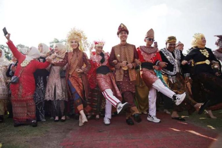 Bupati OKI, H. Muchendi Mahzareki, pada rangkaian Peringatan Hari Ulang Tahun ke 80 Republik Indonesia di Kabupaten OKI, hari Minggu, tanggal 17 Agustus 2025. (BEKISARMEDIA.ID/SIKUMBANG)