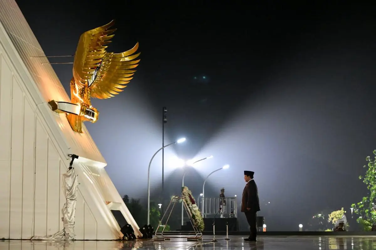 Presiden Republik Indonesia, Prabowo Subianto, memimpin ziarah nasional dan renungan suci di Taman Makam Pahlawan (TMP) Nasional Utama Kalibata, Jakarta, pada hari Minggu, tanggal 17 Agustus 2025. (foto: BPMI Setpres/Muchlis Jr)