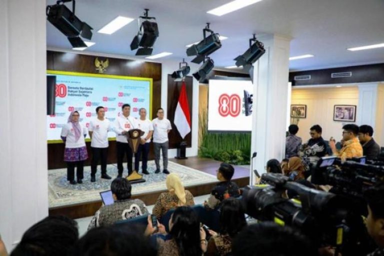 Wakil Menteri Sekretaris Negara (Wamen Setneg), Juri Ardiantoro, saat memberikan keterangan kepada wartawan di Istana Kepresidenan, Jakarta, hari Jum'at, tanggal 01 Agustus 2025. (foto : BPMI Setpres)