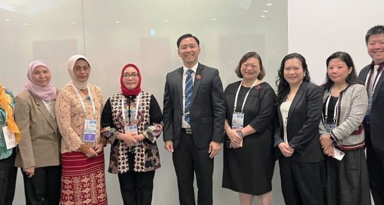 Menteri Pemberdayaan Perempuan dan Perlindungan Anak (PPPA) Republik Indonesia, Arifah Fauzi, mengadakan pertemuan bilateral dengan Minister of State, Ministry of Social and Family Development (MSF) Singapura, Goh Pei Ming, di sela rangkaian Asia-Pacific Economic Cooperation (APEC) tahun 2025. (foto : kemenpppa.go.id)