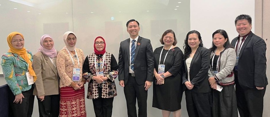 Menteri Pemberdayaan Perempuan dan Perlindungan Anak (PPPA) Republik Indonesia, Arifah Fauzi, mengadakan pertemuan bilateral dengan Minister of State, Ministry of Social and Family Development (MSF) Singapura, Goh Pei Ming, di sela rangkaian Asia-Pacific Economic Cooperation (APEC) tahun 2025. (foto : kemenpppa.go.id)