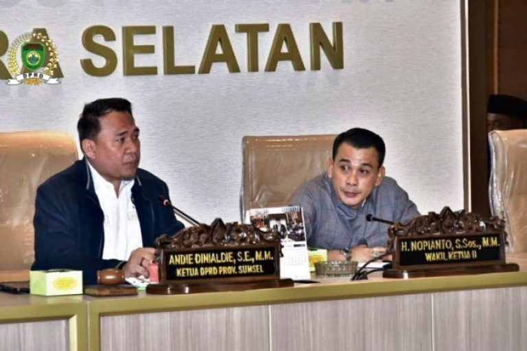 Ketua dan Anggota DPRD Sumsel menerima audiensi Aliansi Cipayung Plus Sumsel di Gedung DPRD Sumsel, Palembang, pada hari Senin, tanggal 8 September 2025. (BEKISARMEDIA.ID/SIKUMBANG)