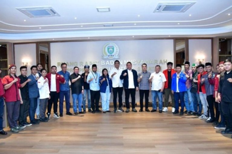 Ketua dan Anggota DPRD Sumsel menerima audiensi Aliansi Cipayung Plus Sumsel di Gedung DPRD Sumsel, Palembang, pada hari Senin, tanggal 8 September 2025. (BEKISARMEDIA.ID/SIKUMBANG)