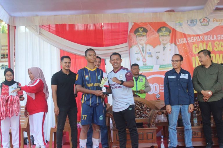 Abqory Sheva Alfiano sukses menyabet gelar pencetak gol terbanyak dengan torehan empat gol sepanjang fase grup pada ajang Gala Siswa Indonesia (GSI) tingkat Provinsi Sumatera Selatan (Sumsel) tahun 2025. (BEKISARMEDIA.ID/SIKUMBANG)