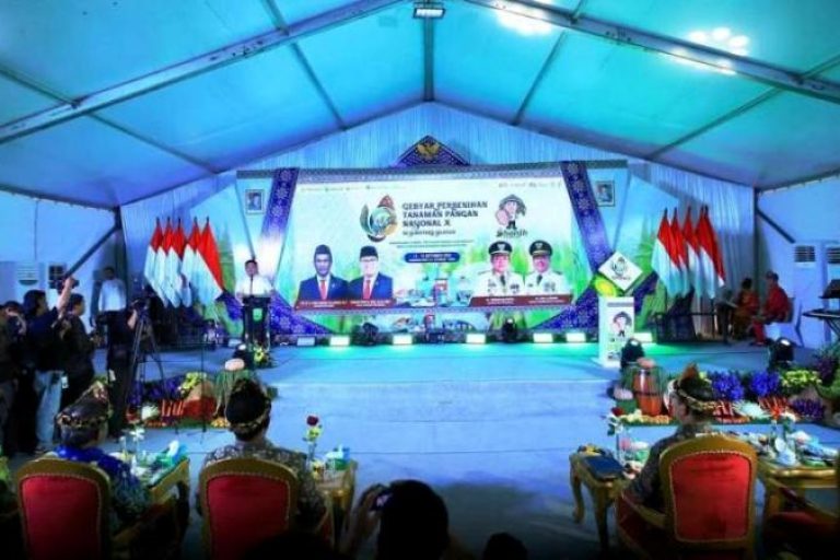 Gubernur Sumatera Selatan, Herman Deru, menghadiri acara Gebyar Perbenihan Tanaman Pangan Nasional X di Jakabaring Sport City (JSC) Palembang, hari Sabtu, tanggal 13 September 2025. (BEKISARMEDIA.ID/SIKUMBANG)