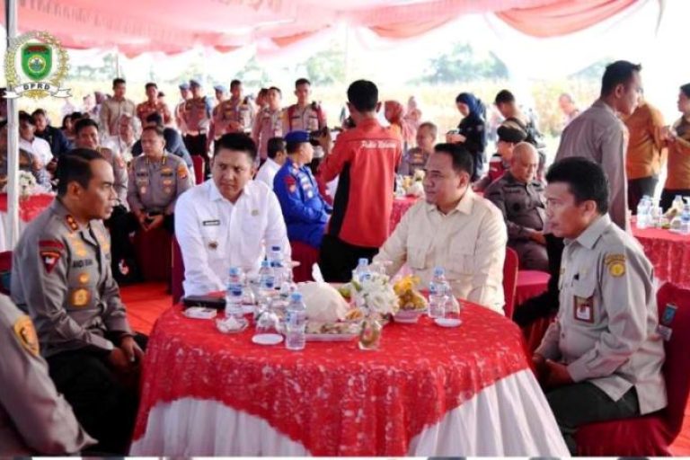 Ketua DPRD Sumsel, Andie Dinialdie, menghadiri acara Panen Raya Jagung Serentak Kuartal II Tahun 2025 digelar di Komplek Senai Indah, Kelurahan Indralaya Indah, Kecamatan Indralaya, Kabupaten Ogan Ilir, Provinsi Sumatera Selatan, hari Kamis, tanggal 5 Juni 2025. (BEKISARMEDIA.ID/SIKUMBANG)