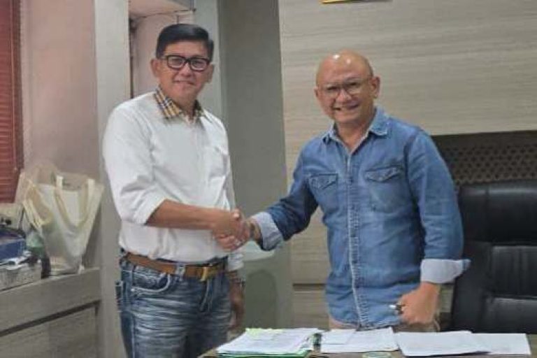 Dr. H. M. Albahori, M.I.Kom., dengan Rektor Universitas Prof. Dr. Moestopo (Beragama), Dr. H. M. Saifulloh, S.Sos., M.Si.