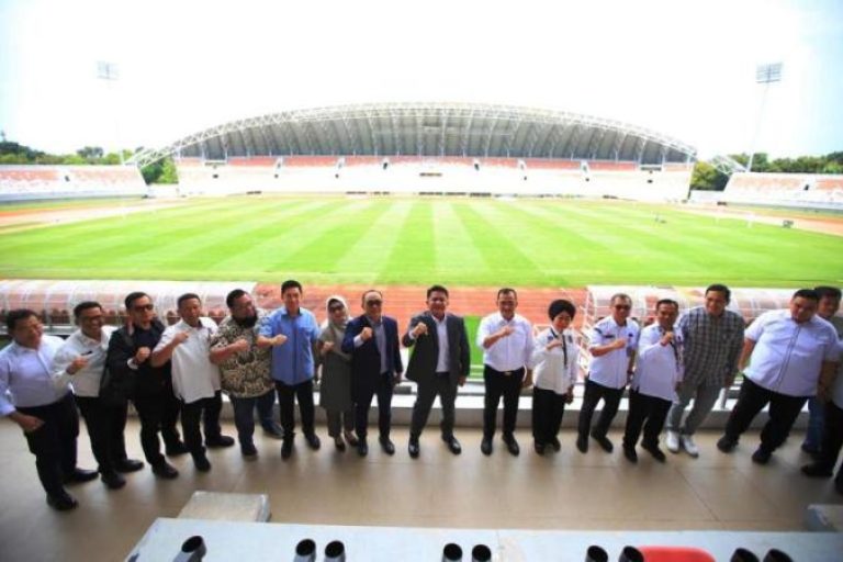 Gubernur Sumatera Selatan, Herman Deru mendampingi Ketua Umum KORPRI, Prof. Dr. Zudan Arif Fakrulloh, saat melakukan kunjungan ke berbagai venue di Jakabaring Sport City dalam rangka pelaksanaan PORNAS tahun 2025. (BEKISARMEDIA.ID/SIKUMBANG)