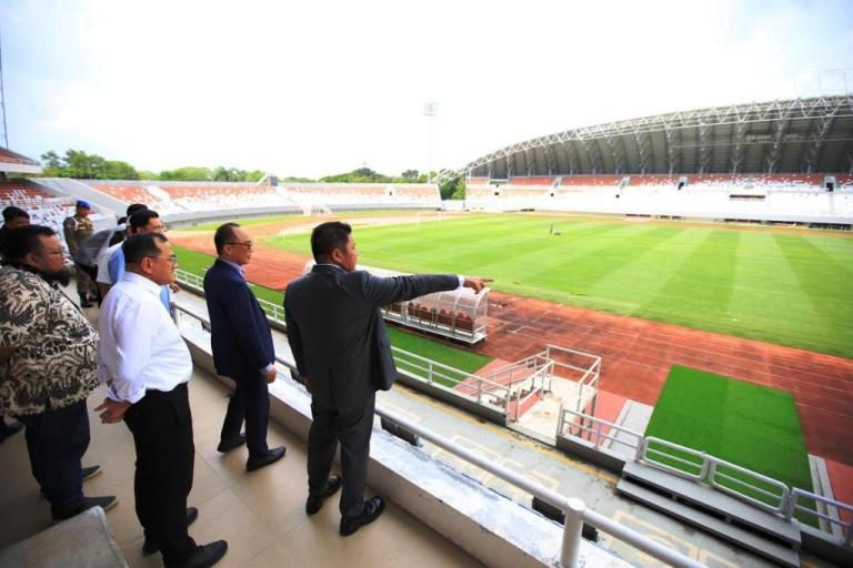 Gubernur Sumatera Selatan, Herman Deru mendampingi Ketua Umum KORPRI, Prof. Dr. Zudan Arif Fakrulloh, saat melakukan kunjungan ke berbagai venue di Jakabaring Sport City dalam rangka pelaksanaan PORNAS tahun 2025. (BEKISARMEDIA.ID/SIKUMBANG)