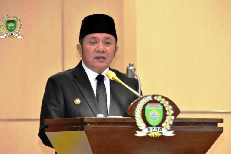 Herman Deru memberikan Penjelasan terkait Rancangan Peraturan Daerah (Raperda) tentang Pertanggungjawaban Pelaksanaan Anggaran Pendapatan dan Belanja Daerah (APBD) Tahun Anggaran 2024, yang digelar di Gedung DPRD Sumsel, Jalan POM IX Kota Palembang, pada hari Senin, tanggal 10 Juni 2025. (BEKISARMEDIA.ID/SIKUMBANG)