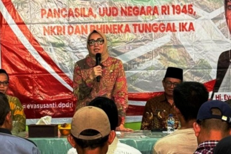 Pada hari Selasa, tanggal 8 September 2025, ia hadir langsung di Kantor Desa Palemraya, Kecamatan Indralaya Utara, Kabupaten Ogan Ilir, Anggota Dewan Perwakilan Daerah (DPD) dan Majelis Permusyawaran Rakyat (MPR) Republik Indonesia asal Provinsi Sumatera Selatan (Sumsel), Hj. Eva Susanti, menggelar Sosialisasi Empat Pilar MPR. (BEKISARMEDIA.ID/SIKUMBANG)