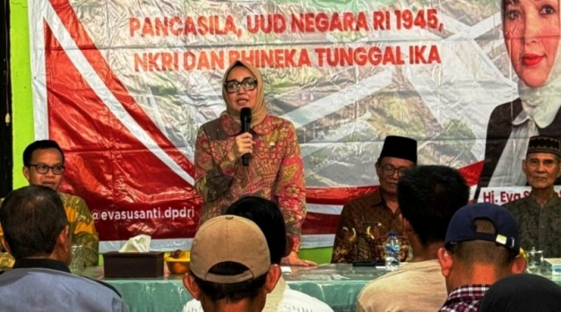 Pada hari Selasa, tanggal 8 September 2025, ia hadir langsung di Kantor Desa Palemraya, Kecamatan Indralaya Utara, Kabupaten Ogan Ilir, Anggota Dewan Perwakilan Daerah (DPD) dan Majelis Permusyawaran Rakyat (MPR) Republik Indonesia asal Provinsi Sumatera Selatan (Sumsel), Hj. Eva Susanti, menggelar Sosialisasi Empat Pilar MPR. (BEKISARMEDIA.ID/SIKUMBANG)