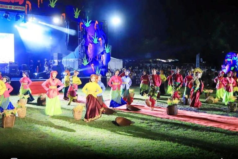 Gubernur Provinsi Sumatera Selatan, Herman Deru, menghadiri Karang Asam Festival tahun 2025 yang digelar di Alun-Alun Kelurahan Tanjung Enim Selatan, Kecamatan Lawang Kidul, Kabupaten Muara Enim. (BEKISARMEDIA.ID/SIKUMBANG)