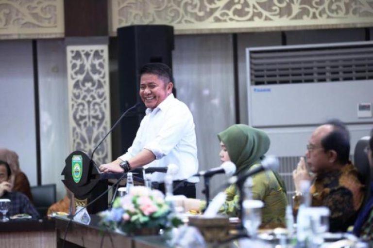 Gubernur Provinsi Sumatera Selatan (Sumsel), Herman Deru, menerima Kunjungan Kerja (Kunker) Komite I Dewan Perwakilan Daerah (DPD) Republik Indonesia di Graha Bina Praja, pada hari Senin, tanggal 15 September 2025. (BEKISARMEDIA.ID/SIKUMBANG)