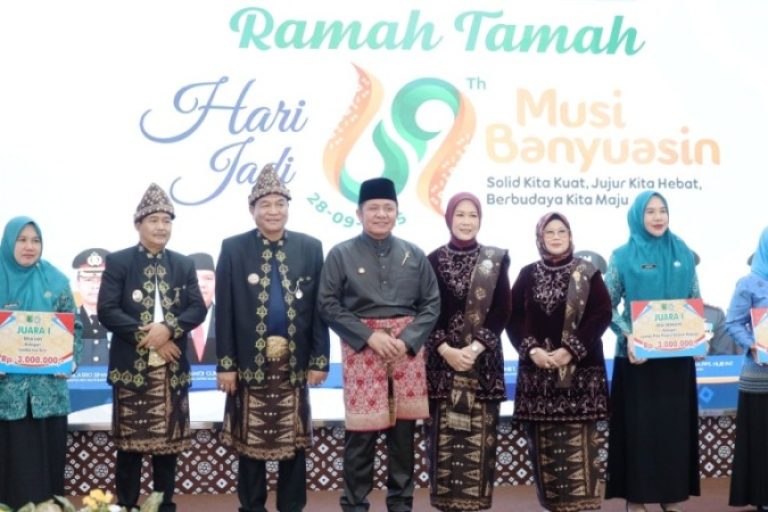 Gubernur Sumatera Selatan, Herman Deru, saat menghadiri Rapat Paripurna Istimewa DPRD Kabupaten Muba dalam rangka peringatan Hari Jadi ke-69, pada hari Senin, tanggal 29 September 2025. (BEKISARMEDIA.ID/SIKUMBANG)