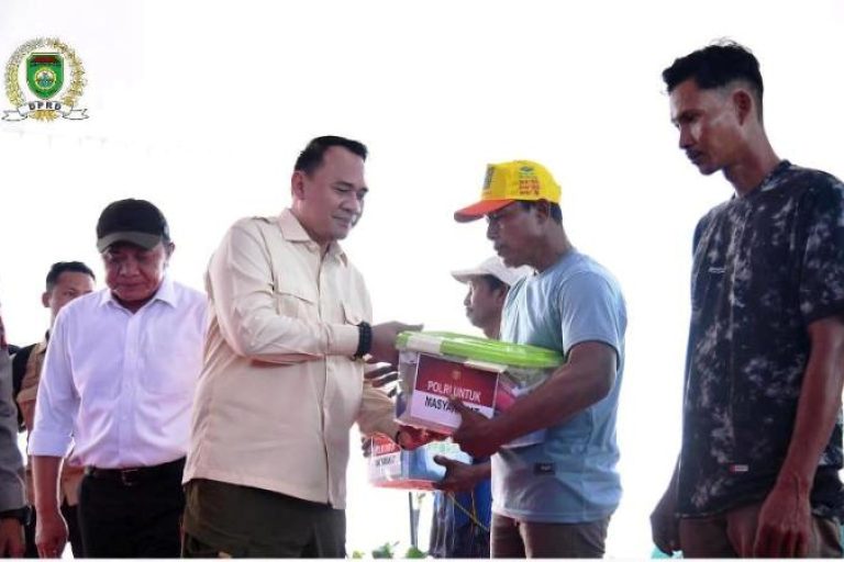 Ketua DPRD Sumsel, Andie Dinialdie, menghadiri acara Panen Raya Jagung Serentak Kuartal II Tahun 2025 digelar di Komplek Senai Indah, Kelurahan Indralaya Indah, Kecamatan Indralaya, Kabupaten Ogan Ilir, Provinsi Sumatera Selatan, hari Kamis, tanggal 5 Juni 2025. (BEKISARMEDIA.ID/SIKUMBANG)