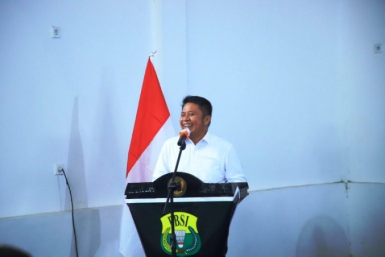 Gubernur Provinsi Sumatera Selatan, Herman Deru, secara resmi membuka Kejuaraan Bulu Tangkis PBSI Sumsel Cup 2025 di GOR Pakri Palembang, hari Senin, tanggal 8 September 2025. (BEKISARMEDIA.ID/SIKUMBANG)