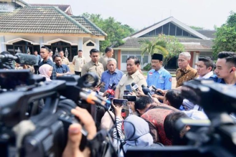 Presiden Republik Indonesia, Prabowo Subianto, melakukan kunjungan ke Sekolah Rakyat Menengah Atas (SRMA) Margaguna, Jakarta Selatan, hari Kamis, tanggal 11 September 2025. (foto : setneg.go.id)