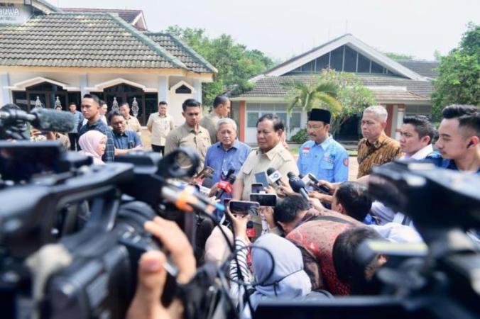 Presiden Republik Indonesia, Prabowo Subianto, melakukan kunjungan ke Sekolah Rakyat Menengah Atas (SRMA) Margaguna, Jakarta Selatan, hari Kamis, tanggal 11 September 2025. (foto : setneg.go.id)
