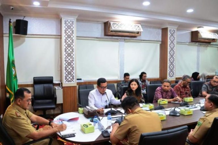 Rapat Koordinasi dan Audiensi bersama Inspektorat Jenderal Kementerian Perumahan dan Kawasan Permukiman (PKP), yang dipimpin langsung oleh Sekretaris Daerah (Sekda) Sumsel, Edward Candra, di Ruang Rapat Sekda, hari Selasa pagi, tanggal 9 September 2025. (BEKISARMEDIA.ID/SIKUMBANG)