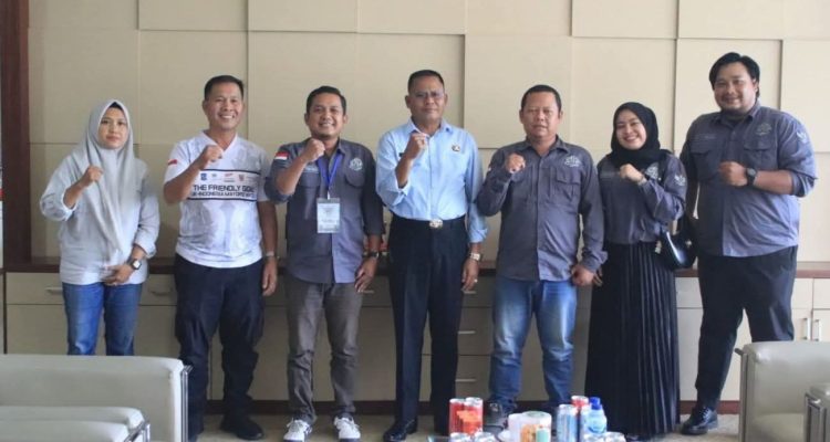 Jajaran pengurus DPD PJS Sumsel yang dipimpin oleh Ketua, yakni Edi Triono, melakukan audiensi dengan Wali Kota Prabumulih, H. Arlan, di Kantor Wali Kota, hari Jum’at siang, tanggal 31 Oktober 2025. (foto : bekisarmedia.id/Marwah Hayati)