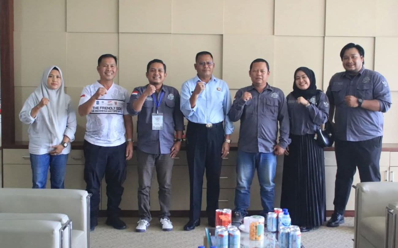 Jajaran pengurus DPD PJS Sumsel yang dipimpin oleh Ketua, yakni Edi Triono, melakukan audiensi dengan Wali Kota Prabumulih, H. Arlan, di Kantor Wali Kota, hari Jum’at siang, tanggal 31 Oktober 2025. (foto : bekisarmedia.id/Marwah Hayati)