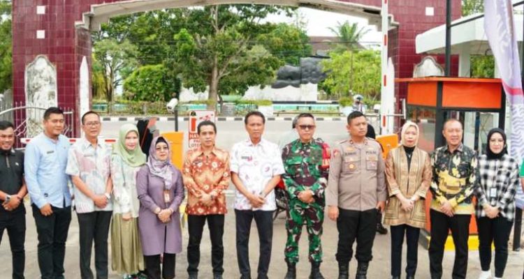 Sekretaris Daerah Kabupaten OKI, H. Asmar Wijaya, menghadiri acara peluncuran layanan e-parking dan rujukan lesi pra kanker serviks RSUD Kayuagung, pada hari Jum'at, tanggal 24 Oktober 2025. (BEKISARMEDIA.ID/SIKUMBANG)