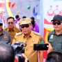 Plt. Kepala Dinas Komunikasi dan Informatika Kabupaten Musi Banyuasin, Daud Amri, mendampingi Bupati Kabupaten Musi Banyuasin, M. Toha, saat memberikan keterangan kepada wartawan setelah mendatangi venue Cabang Olahraga Panjat Tebing. (BEKISARMEDIA.ID/SIKUMBANG)
