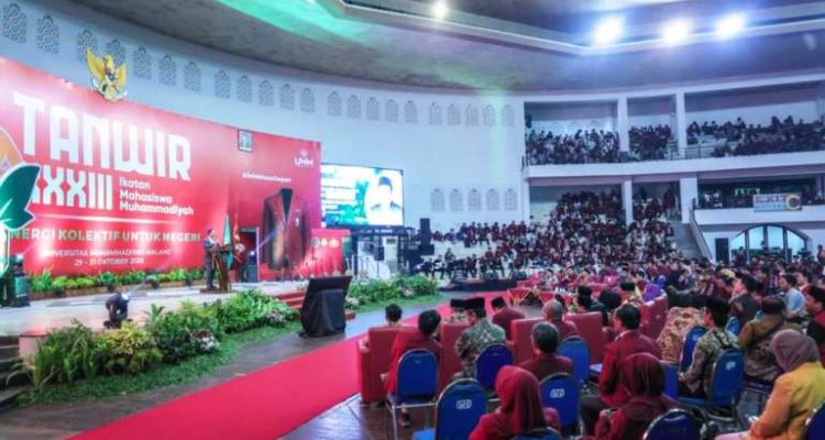 Ketua DPD RI, Sultan Baktiar Najamudin, saat menjadi keynote speaker dalam pembukaan Tanwir XXXIII Dewan Pimpinan Pusat Ikatan Mahasiswa Muhammadiyah (DPP IMM) di Dome Universitas Muhammadiyah Malang, pada hari Rabu, tanggal 29 Oktober 2025. (BEKISARMEDIA.ID/SIKUMBANG)
