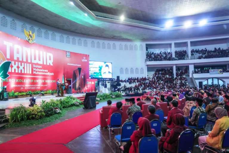 Ketua DPD RI, Sultan Baktiar Najamudin, saat menjadi keynote speaker dalam pembukaan Tanwir XXXIII Dewan Pimpinan Pusat Ikatan Mahasiswa Muhammadiyah (DPP IMM) di Dome Universitas Muhammadiyah Malang, pada hari Rabu, tanggal 29 Oktober 2025. (BEKISARMEDIA.ID/SIKUMBANG)