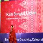 Peluncuran kembali kain Songket Sungkit Ughan dari Kabupaten Ogan Komering Ulu (OKU), pada acara Festival Kreatif Sriwijaya sekaligus Launching Wastra Sumsel by Dekranasda, di Dining Hall Jakabaring Sport City, Palembang, hari Kamis, tanggal 9 Oktober 2025. (BEKISARMEDIA.ID/SIKUMBANG)