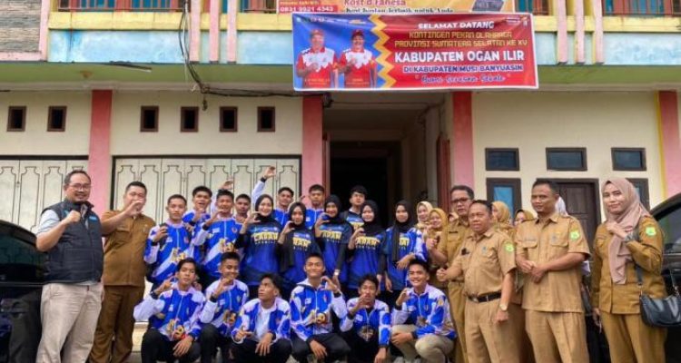 Dinas Tenaga Kerja dan Transmigrasi (Disnakertrans) Kabupaten Musi Banyuasin (Muba) menyambut kedatangan Kontingen Kabupaten Ogan Ilir, yang akan berlaga di ajang Pekan Olahraga Provinsi (Porprov) XV dan Peparprov Sumatera Selatan (Sumsel) tahun 2025. (BEKISARMEDIA.ID/SIKUMBANG)