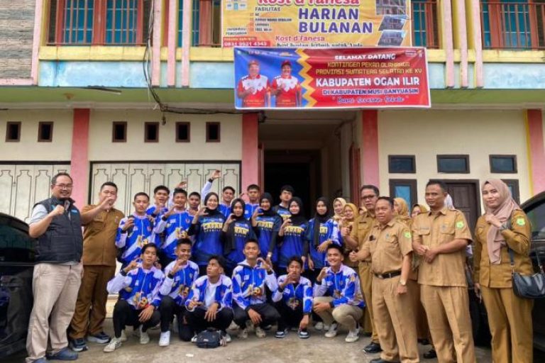 Dinas Tenaga Kerja dan Transmigrasi (Disnakertrans) Kabupaten Musi Banyuasin (Muba) menyambut kedatangan Kontingen Kabupaten Ogan Ilir, yang akan berlaga di ajang Pekan Olahraga Provinsi (Porprov) XV dan Peparprov Sumatera Selatan (Sumsel) tahun 2025. (BEKISARMEDIA.ID/SIKUMBANG)