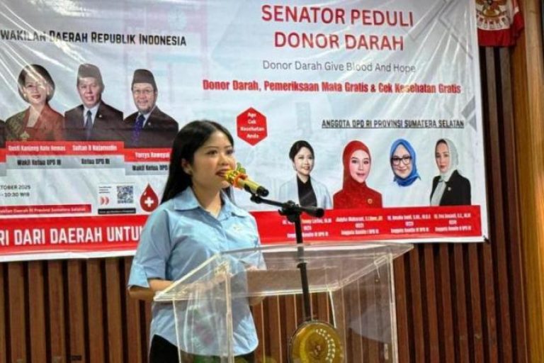 Anggota DPD RI asal Sumsel, Ratu Tenny Leriva, saat menghadiri kegiatan sosial bertajuk Senator Peduli Donor Darah di Kantor DPD RI ISumsel, hari Jum'at, tanggal 3 Oktober 2025. (BEKISARMEDIA.ID/SIKUMBANG)