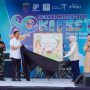 Bunda Literasi Kabupaten Ogan Komering Ilir (OKI), Hj. Ike Meilina, secara resmi meluncurkan buku edukasi anak berjudul Yuk Gotong Royong, dalam rangkaian Festival Literasi OKI tahun 2025 yang berlangsung meriah. (BEKISARMEDIA.ID/SIKUMBANG)