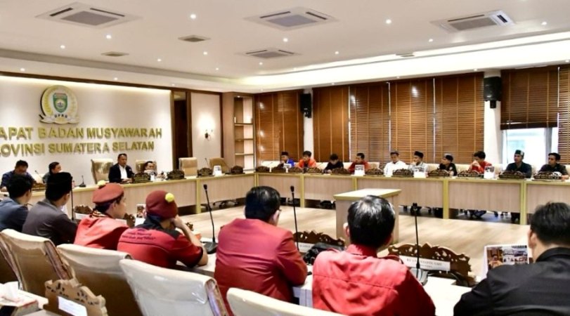 Ketua dan Anggota DPRD Sumsel menerima audiensi Aliansi Cipayung Plus Sumsel di Gedung DPRD Sumsel, Palembang, pada hari Senin, tanggal 8 September 2025. (BEKISARMEDIA.ID/SIKUMBANG)