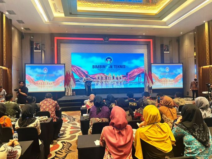 Bimbingan Teknis (Bimtek) Penjamah Makanan Wilayah I yang digelar di Hotel Excelton Palembang, pada hari Sabtu, tanggal 15 November 2025. (BEKISARMEDIA.ID/SIKUMBANG)