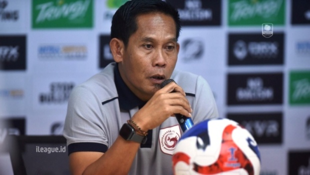 Khamid Mulyono atau Doel Khamid, Pelatih Garudayaksa, Terpilih Sebagai Pelatih Terbaik Pegadaian Championship Musim 2025/2026 Bulan Oktober 2025. (foto : ileague.ud)