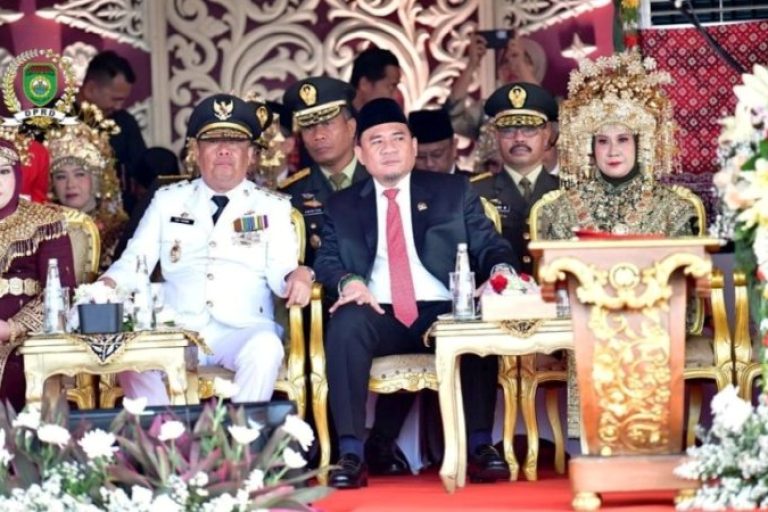 Ketua Dewan Perwakilan Rakyat Daerah (DPRD) Provinsi Sumatera Selatan (Sumsel), Andie Dinialdie, menghadiri upacara peringatan Hari Ulang Tahun (HUT) Kemerdekaan Republik Indonesia ke-80, yang digelar di halaman Griya Agung, Palembang, pada Minggu, 17 Agustus 2025. (BEKISARMEDIA.ID/SIKUMBANG)