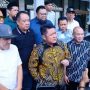 Gubernur Provinsi Sumatera Selatan, Herman Deru, memberikan keterangan kepada wartawan, terkait kunjungan jajaran manajemen PT Sriwijaya Optimis Mandiri (SOM), selaku pengelola klub Sriwijaya FC (SFC), serta perwakilan suporter SFC, di Griya Agung Palembang, Sabtu pagi, tanggal 1 November 2025. (BEKISARMEDIA.ID/SIKUMBANG)