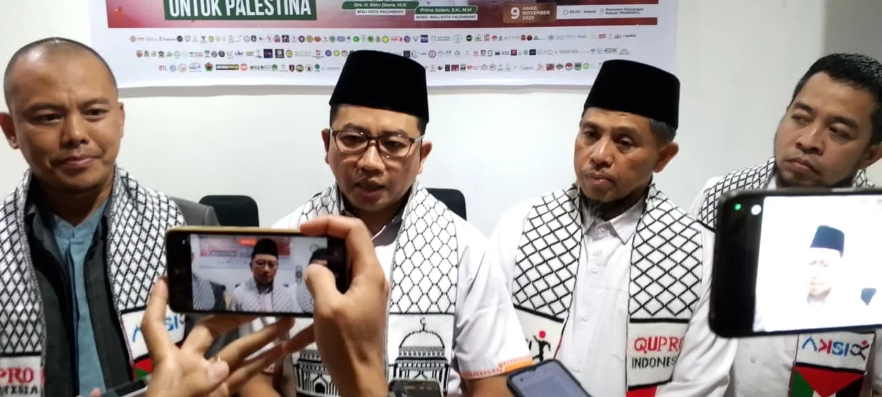 Masagus Syaiful Padli, koordinator aksi sekaligus anggota Dewan Perwakilan Rakyat Daerah (DPRD) Kota Palembang, dalam konferensi pers di Azza Hotel, pada hari Rabu, tanggal 29 Oktober 2025. (BEKISARMEDIA.ID/SIKUMBANG)