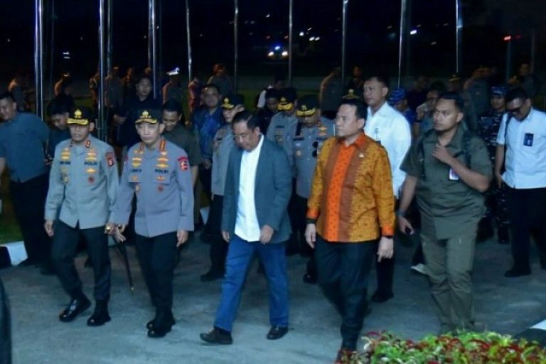 Kedatangan Kepala Kepolisian Republik Indonesia (Kapolri), Jenderal Polisi Drs. Listyo Sigit Prabowo, di Palembang, disambut langsung oleh jajaran Forum Koordinasi Pimpinan Daerah (Forkopimda) Provinsi Sumatera Selatan. (BEKISARMEDIA.ID/SIKUMBANG)