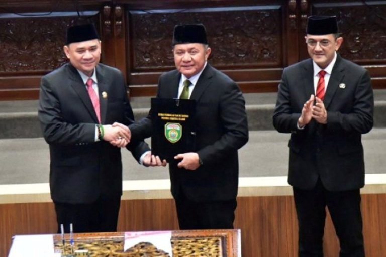Dewan Perwakilan Rakyat Daerah (DPRD) Provinsi Sumatera Selatan (Sumsel) menyetujui tiga Rancangan Peraturan Daerah (Raperda) untuk dijadikan peraturan daerah. (BEKISARMEDIA.ID/SIKUMBANG) Dewan Perwakilan Rakyat Daerah (DPRD) Provinsi Sumatera Selatan (Sumsel) menyetujui tiga Rancangan Peraturan Daerah (Raperda) untuk dijadikan peraturan daerah. (BEKISARMEDIA.ID/SIKUMBANG)