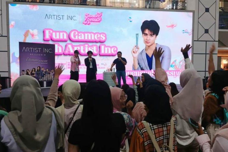 Rassya Hidayah, Brand Ambassador Artist Inc,menghadiri acara Funs Games pada ajang Sound of Beauty Palembang tahun 2025 di Palembang Square, hari Minggu, tanggal 2 November 2025. (BEKISARMEDIA.ID/SIKUMBANG)