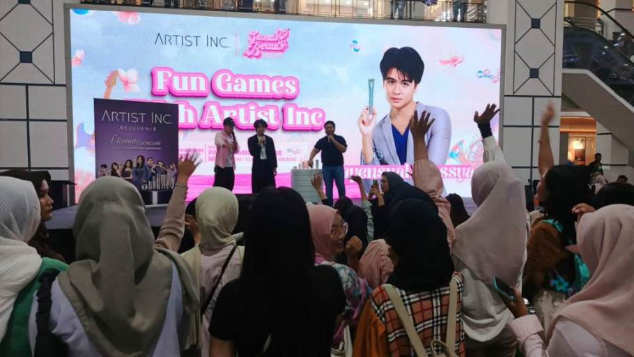 Rassya Hidayah, Brand Ambassador Artist Inc,menghadiri acara Funs Games pada ajang Sound of Beauty Palembang tahun 2025 di Palembang Square, hari Minggu, tanggal 2 November 2025. (BEKISARMEDIA.ID/SIKUMBANG)