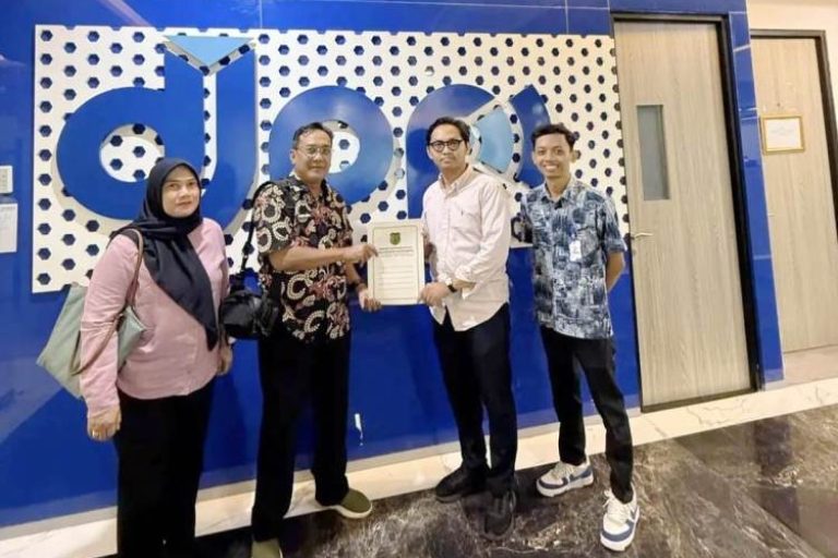 Pemerintah Kabupaten (Pemkab) Musi Banyuasin (Muba) baru saja menerima bantuan berupa 14 titik akses internet gratis dari Kementerian Komunikasi dan Digital (Komdigi) Republik Indonesia. (BEKISARMEDIA.ID/SIKUMBANG) Pemerintah Kabupaten (Pemkab) Musi Banyuasin (Muba) baru saja menerima bantuan berupa 14 titik akses internet gratis dari Kementerian Komunikasi dan Digital (Komdigi) Republik Indonesia. (BEKISARMEDIA.ID/SIKUMBANG)