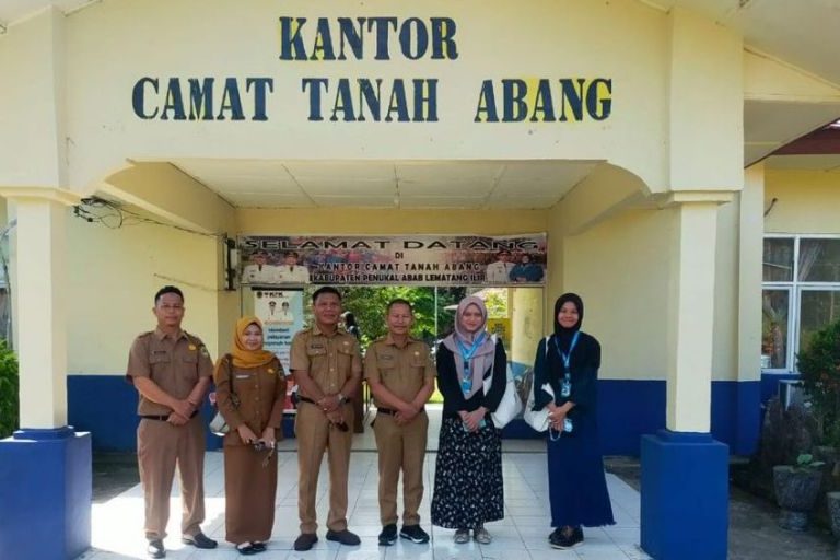 Dinas Pemberdayaan Masyarakat dan Desa Kabupaten Penukal Abab Lematang Ilir melakukan sinergi dengan Tim Peneliti dari Institut Pertanian Bogor dan Kementerian Transmigrasi dalam rangka survei komoditi unggulan dan pengembangan kawasan transmigrasi. (BEKISARMEDIA.ID/RASTI)